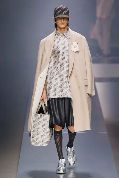 Look 3